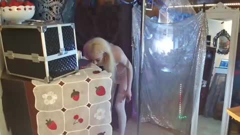 halovalentine online show from 2, 1, 2025