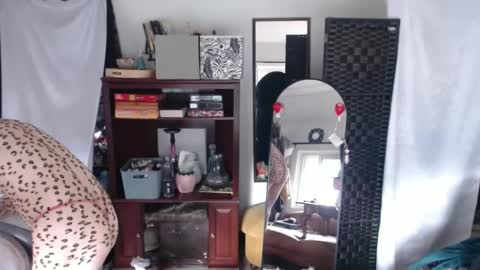 halovalentine online show from 25, 9, 2025