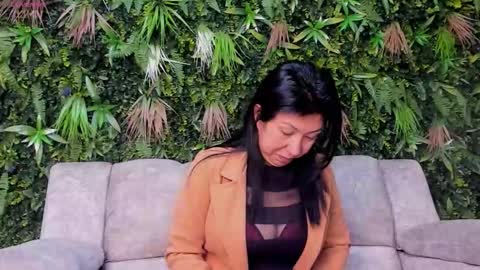 Snapshot of hana_yung chatting on 13, 11, 2025 Hanna online show from 13, 11, 2025