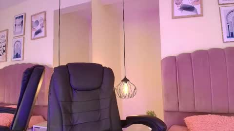 hanabie_ online show from 4, 2, 2026