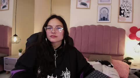 hanabie_ online show from 12, 4, 2026