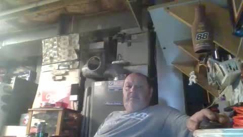 Snapshot of handiemanhere chatting on 17, 5, 2026 naked man online show from 17, 5, 2026
