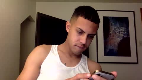 Snapshot of handsome01_ chatting on 15, 12, 2025 handsome01_ online show from 15, 12, 2025