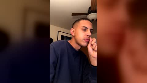 Snapshot of handsome01_ chatting on 17, 12, 2025 handsome01_ online show from 17, 12, 2025