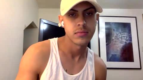 Snapshot of handsome01_ chatting on 18, 12, 2025 handsome01_ online show from 18, 12, 2025