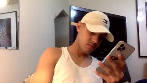 Snapshot of handsome01_ chatting on 6, 1, 2026 handsome01_ online show from 6, 1, 2026