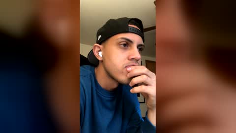 Snapshot of handsome01_ chatting on 14, 1, 2026 handsome01_ online show from 14, 1, 2026