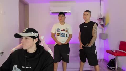 Snapshot of handsomeboys19 chatting on 18, 11, 2025 leonardfarrucknick and otis online show from 18, 11, 2025