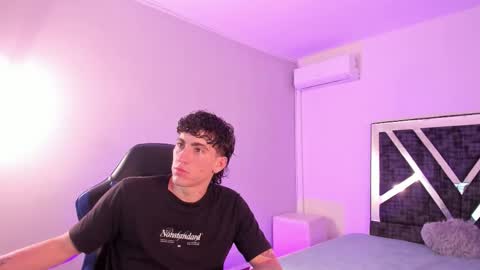 Snapshot of handsomeboys19 chatting on 10, 2, 2026 leonardfarrucknick and otis online show from 10, 2, 2026