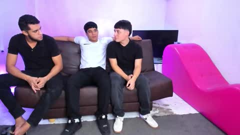 Snapshot of handsomeboys19 chatting on 25, 2, 2026 leonardfarrucknick and otis online show from 25, 2, 2026