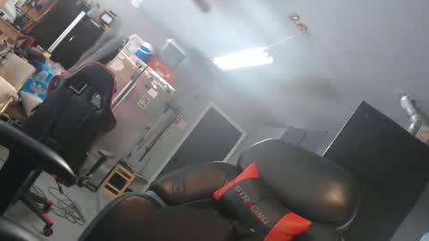 Snapshot of handystud33 chatting on 18, 4, 2026 handystud33 online show from 18, 4, 2026