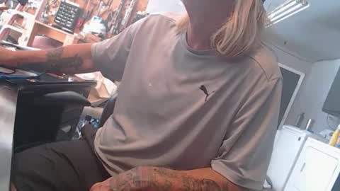 Snapshot of handystud33 chatting on 24, 4, 2026 handystud33 online show from 24, 4, 2026