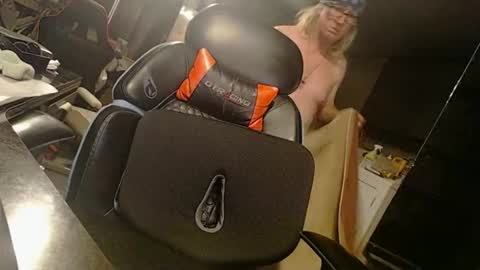Snapshot of handystud33 chatting on 20, 5, 2026 handystud33 online show from 20, 5, 2026