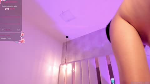 Snapshot of hanna_lee02 chatting on 11, 1, 2025 Hanna Lee online show from 11, 1, 2025