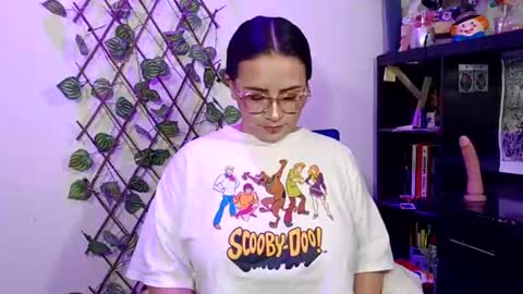 Snapshot of hanna_moons chatting on 7, 7, 2026 hanna_moons online show from 7, 7, 2026
