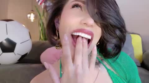 Snapshot of hannah_borbon_ chatting on 2, 7, 2026 Hannah online show from 2, 7, 2026