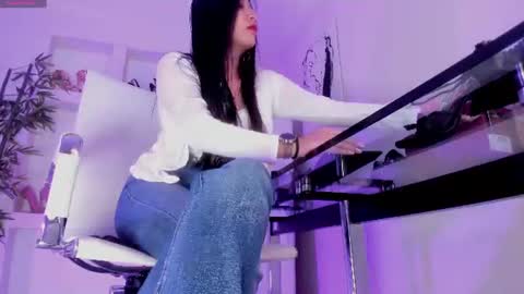 Snapshot of hannah_hcb chatting on 6, 7, 2026 HANNAH HOWELL online show from 6, 7, 2026