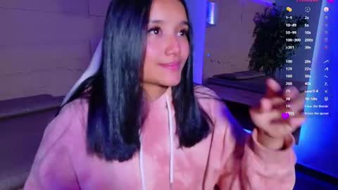 Snapshot of hannahmonttgomery chatting on 23, 6, 2026 hannahmonttgomery Help me reach 100 Hands up online show from 23, 6, 2026