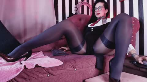 Snapshot of hannalicious4u chatting on 29, 4, 2026 FOLLOW ME INTA MOONXMAFE online show from 29, 4, 2026