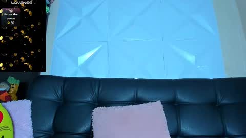 Hanna Independent Model online show from 7, 3, 2025