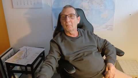 Snapshot of hansi63 chatting on 18, 1, 2026 charly online show from 18, 1, 2026