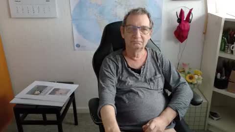 Snapshot of hansi63 chatting on 24, 2, 2026 charly online show from 24, 2, 2026