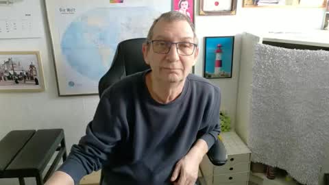 Snapshot of hansi63 chatting on 18, 4, 2026 charly online show from 18, 4, 2026