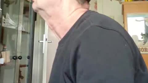 Snapshot of hansi63 chatting on 26, 4, 2026 charly online show from 26, 4, 2026