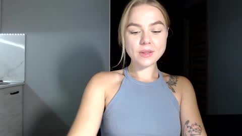 Snapshot of happy_fox_ chatting on 1, 10, 2025 happy_fox_ online show from 1, 10, 2025