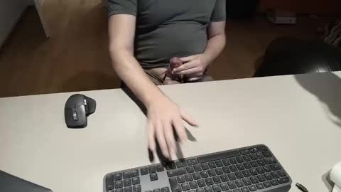 Snapshot of happybugger chatting on 15, 11, 2025 Cum for you online show from 15, 11, 2025