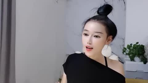 Snapshot of happysweety1688 chatting on 12, 10, 2025 happysweety1688 online show from 12, 10, 2025