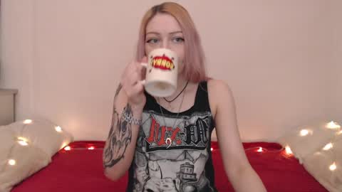 Snapshot of hardcore_x chatting on 28, 4, 2026 Emily online show from 28, 4, 2026