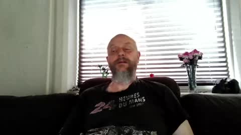 Snapshot of hardmrlazy chatting on 28, 4, 2026 MrLazy online show from 28, 4, 2026
