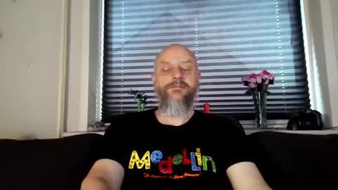 Snapshot of hardmrlazy chatting on 19, 5, 2026 MrLazy online show from 19, 5, 2026