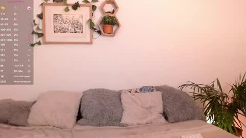 Snapshot of harmonyy01 chatting on 7, 12, 2024 Harmony Please help me to reach 100 thumbs up online show from 7, 12, 2024