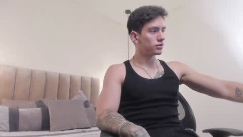 Snapshot of harryy_joness chatting on 4, 1, 2025 Harry Jones online show from 4, 1, 2025