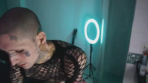 Snapshot of hatsumotokyoto chatting on 15, 10, 2025 More content   2   online show from 15, 10, 2025