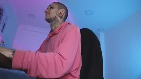 Snapshot of hatsumotokyoto chatting on 19, 10, 2025 More content   2   online show from 19, 10, 2025