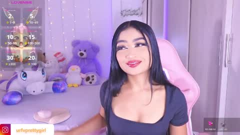 Snapshot of hazelbabee_ chatting on 7, 6, 2026 Lynn online show from 7, 6, 2026