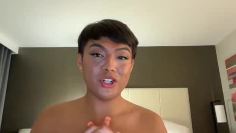 Snapshot of hazeldelacourx chatting on 2, 5, 2026 hazeldelacourx online show from 2, 5, 2026