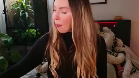 Hazeleo online show from 11, 1, 2026