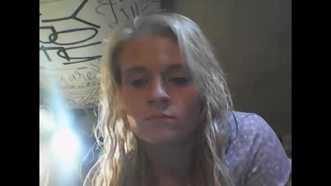 Snapshot of hblondie chatting on 14, 5, 2026 sexy ass wanting her coochie teased boooooty ate by bd online show from 14, 5, 2026