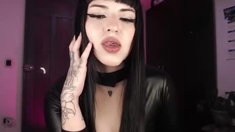 Snapshot of heatherdemonzx_ chatting on 29, 7, 2026 HEATHER DEMONZX Please help me to reach 100 thumbs up online show from 29, 7, 2026