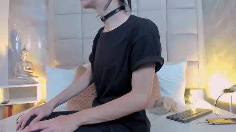 Keira Hecate online show from 17, 9, 2025