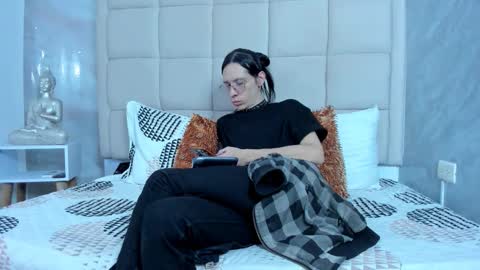 Snapshot of hecate1_ chatting on 28, 2, 2026 Keira Hecate online show from 28, 2, 2026