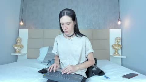 Keira Hecate online show from 8, 7, 2026