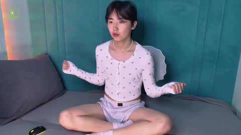 HEEJIN online show from 18, 10, 2025