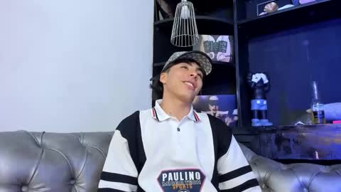 heellboy_ online show from 20, 11, 2025