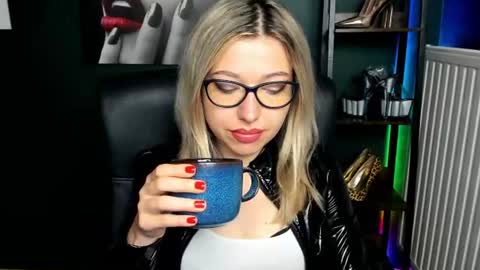 Snapshot of heidi_pleasure chatting on 18, 6, 2026 Heidi online show from 18, 6, 2026