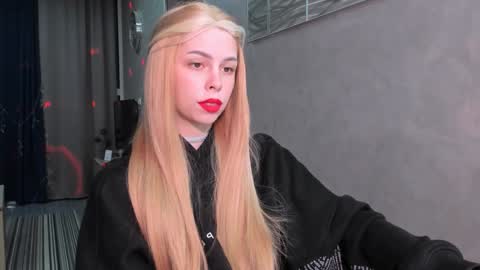 Snapshot of heileymeow chatting on 30, 12, 2024 Heiley online show from 30, 12, 2024